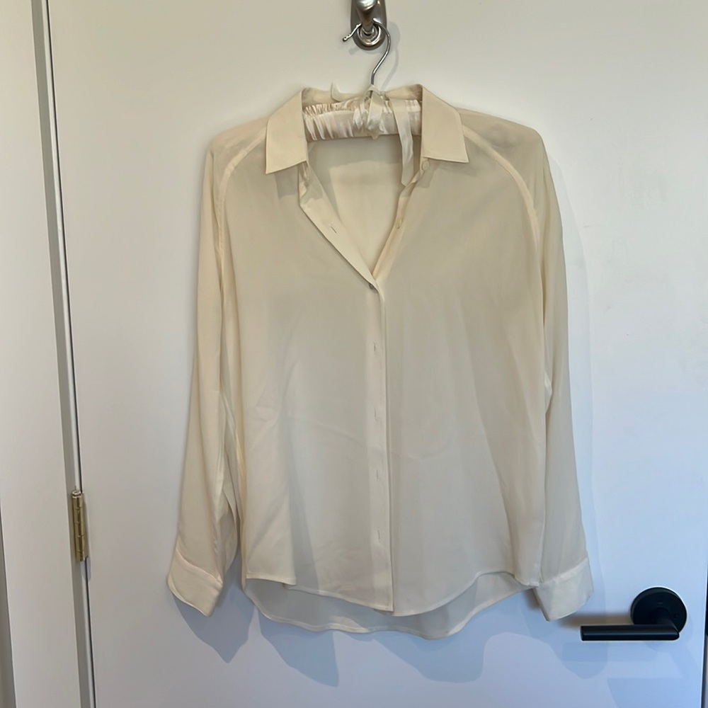 Women’s small silk Everlane button down shirt in Ivory